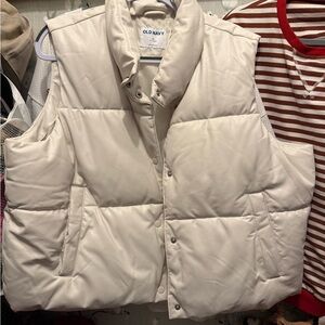 Old Navy Women's Off-White Puffer Vest
